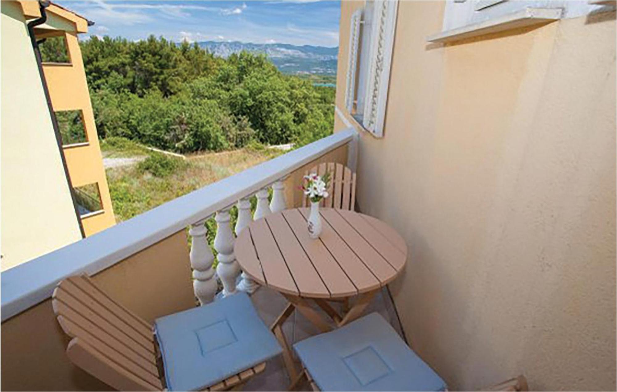1 Bedroom Beautiful Apartment In Malinska Esterno foto
