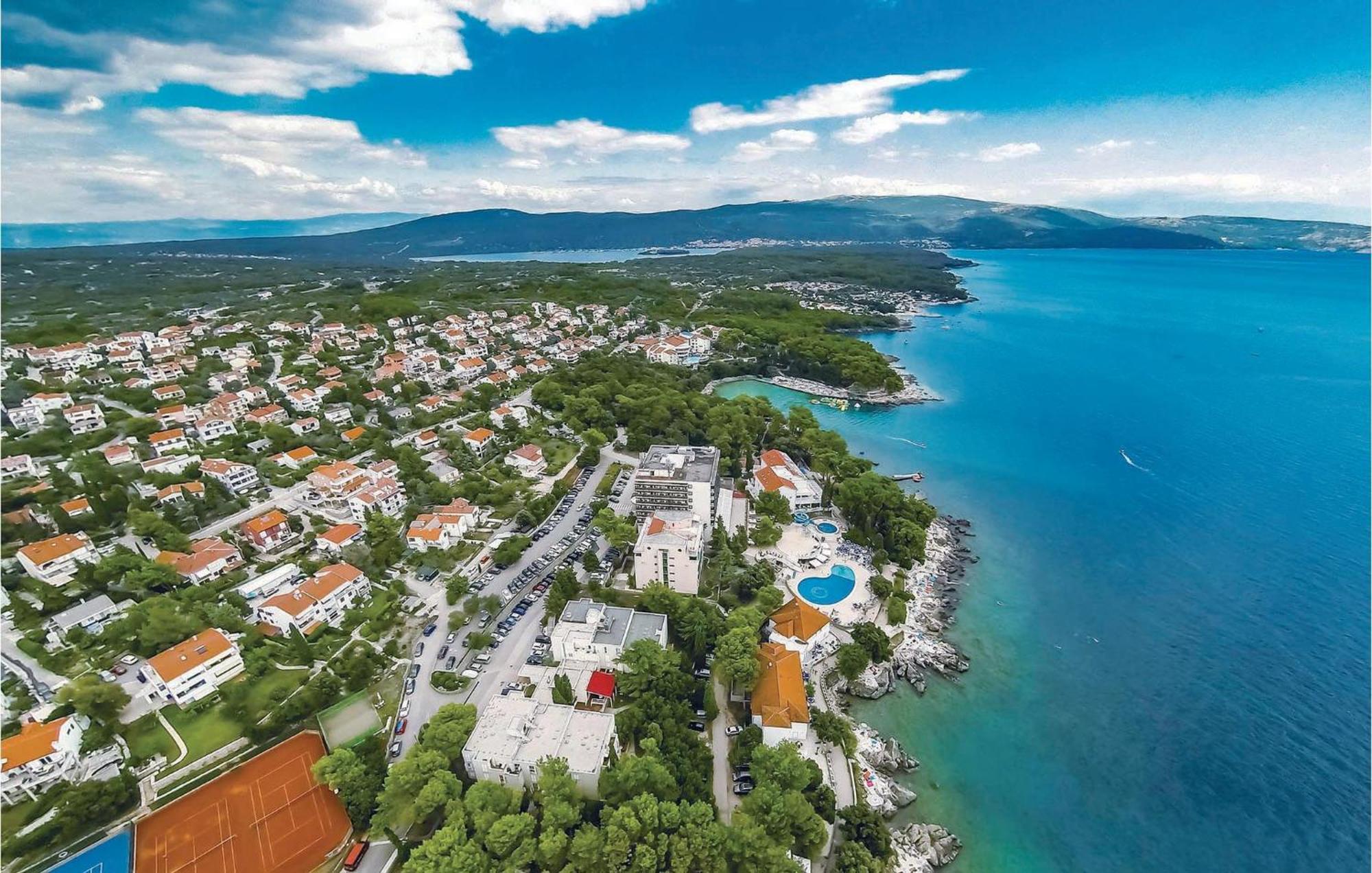 1 Bedroom Beautiful Apartment In Malinska Esterno foto