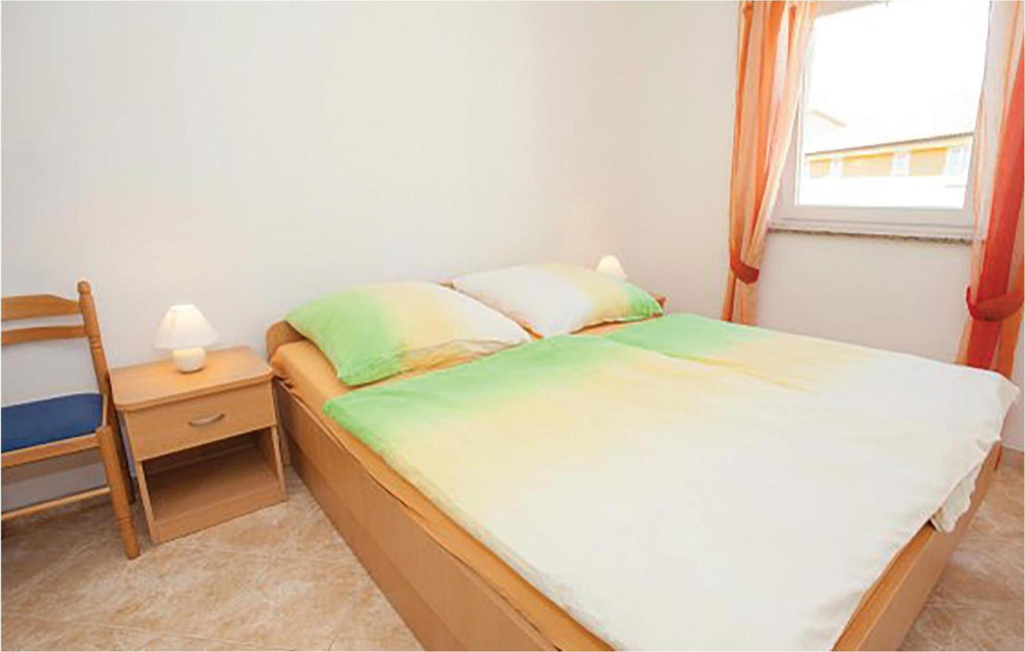 1 Bedroom Beautiful Apartment In Malinska Esterno foto