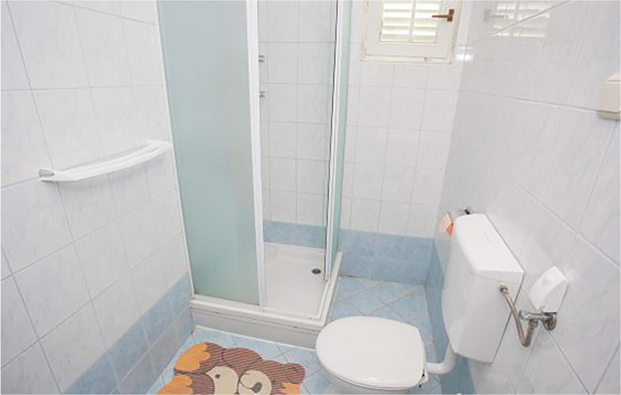 1 Bedroom Beautiful Apartment In Malinska Esterno foto